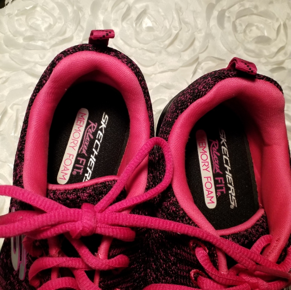 Pink and black Sketcher sneakers - Picture 4 of 5